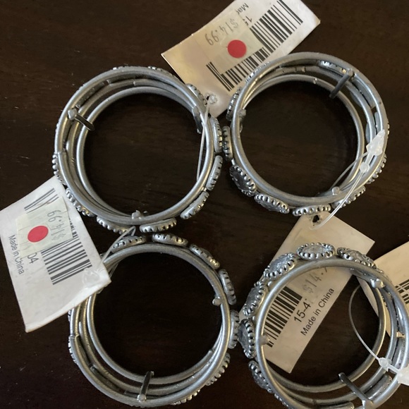 Set of 4 napkin rings. NWT - Picture 3 of 5